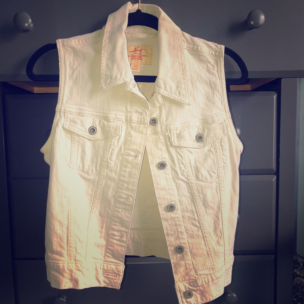Cream denim Levi’s vest